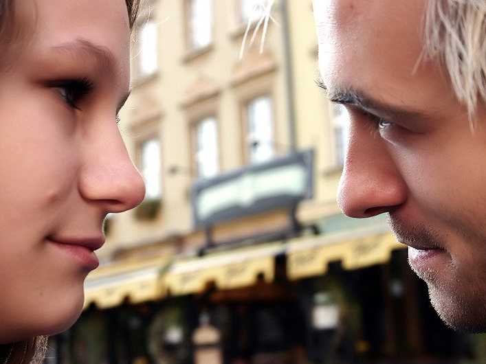 Секрет долгих счастливых отношений сводится к двум чертам › couple-eye-contact