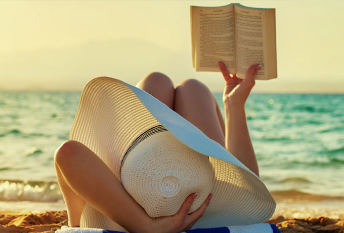11 книг, на которые не будет жалко потратить время даже в отпуске ›