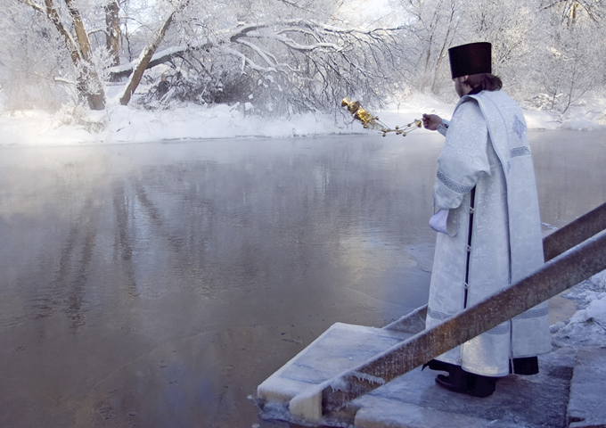 Чем отличается Крещенская вода 18 января от воды 19 января? ›