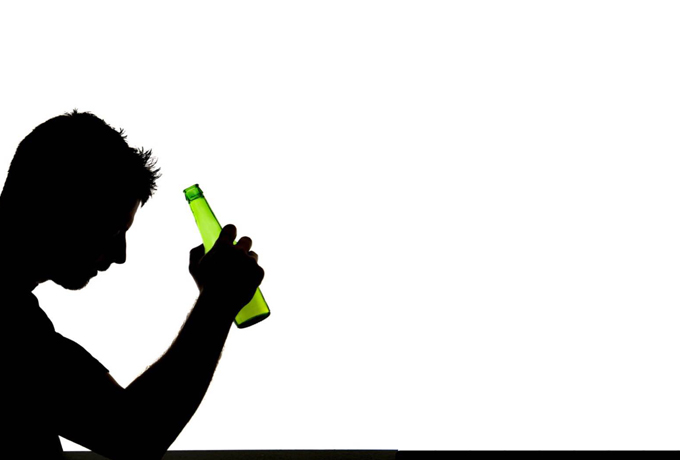 9 признаков того, что человек страдает от функционального алкоголизма ›