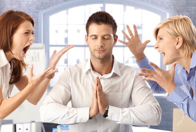 9 замечательных способов сохранять спокойствие, даже когда вы окружены злыми людьми ›