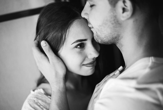 11 признаков того, что ваш партнер вас на самом деле не любит ›