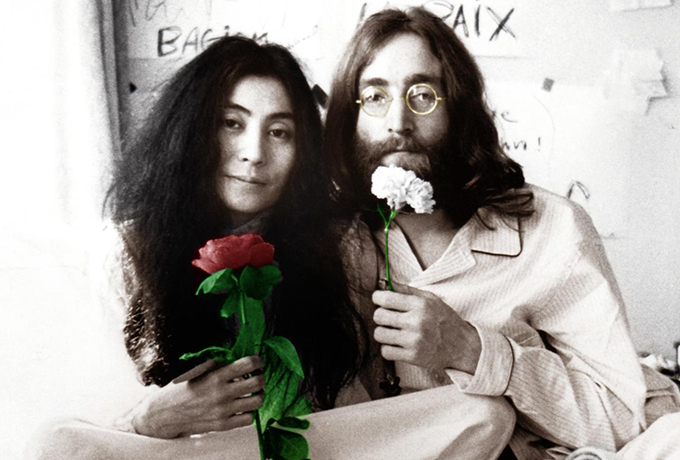 «Как правило, за каждым идиотом стоит великая женщина»: 15 цитат Джона Леннона о любви ›