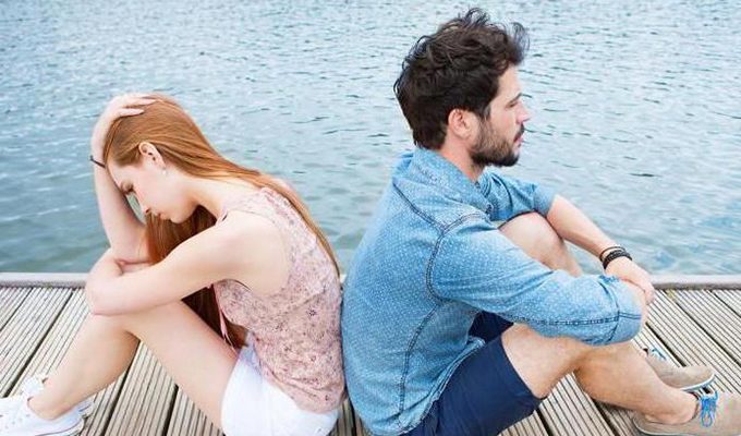 9 тревожных признаков того, что вам стоит переоценить свои отношения ›