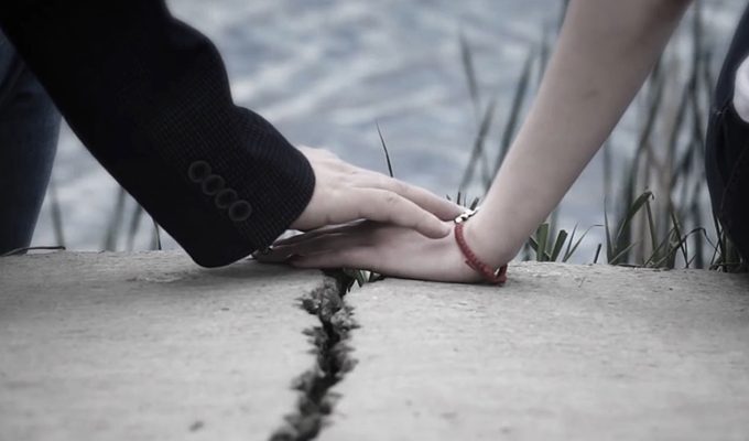 9 тревожных признаков в отношениях, которые не стоит игнорировать ›