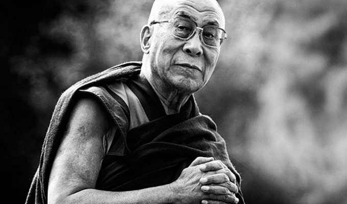Далай-ламу спросили, что его больше всего удивляет (ответ заставляет остановиться и задуматься) ›
