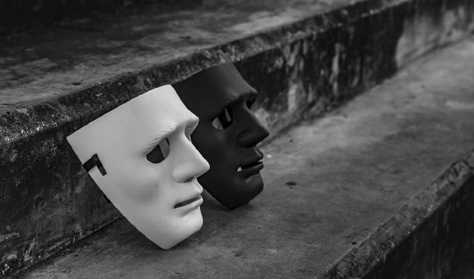 8 типов поведения, которые демонстрируют токсичные люди перед тем, как сбросить маски ›