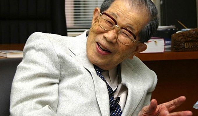 Жить долго и счастливо: советы 105-летнего японского врача, работавшего до самой смерти ›