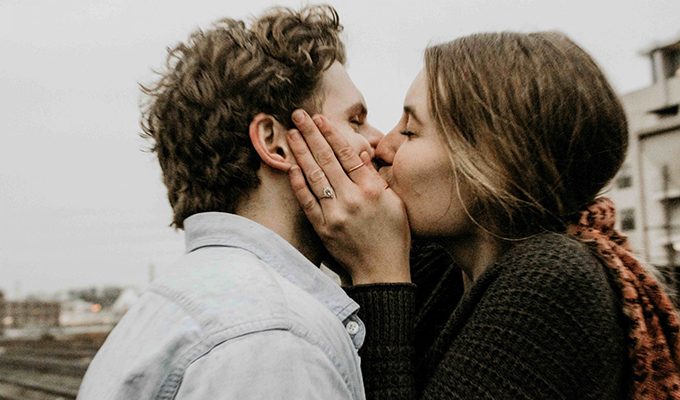 Полезно знать перед свиданием: кто из знаков Зодиака целуется лучше всех ›