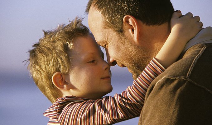 5 угнетающих фраз, которые родители никогда не должны говорить своим детям ›