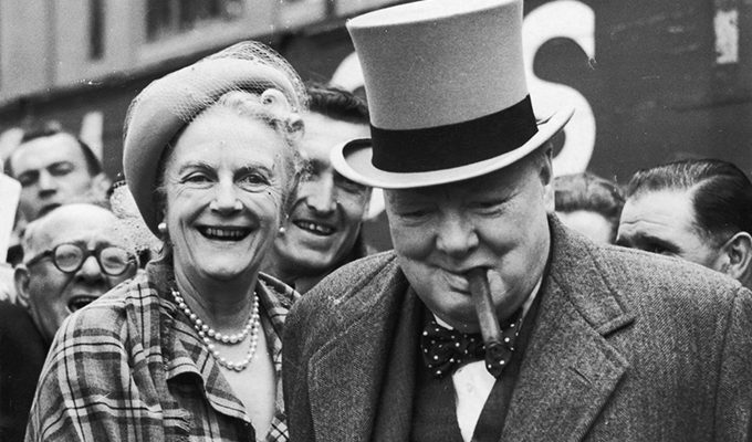 «Никогда не сдавайтесь»: Уинстон Черчилль и его удивительная Клементина ›