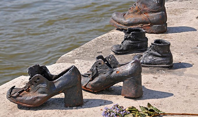 Туфли на набережной Дуная: история самого пронзительного мемориала в мире