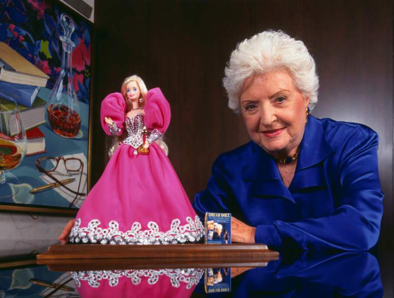 Рут Хэндлер — создательница куклы Барби: крах бизнеса, страшная болезнь и новый взлет